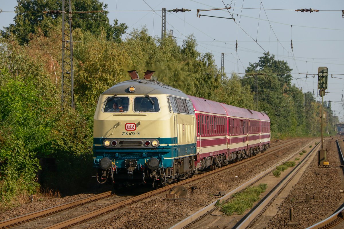 DB 218 472-9 mit Sonderzug in Recklinghausen S�d, September 2018.