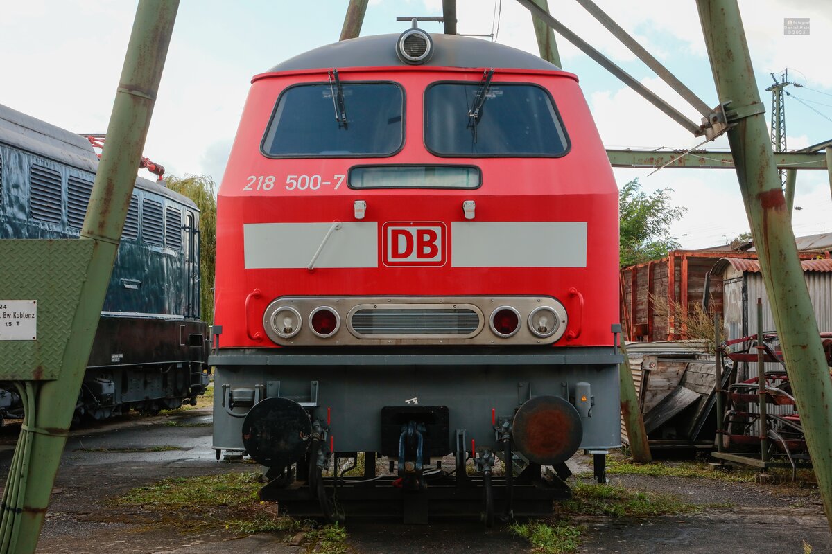 DB 218 500-7 im DB Museum Koblenz, September 2025.