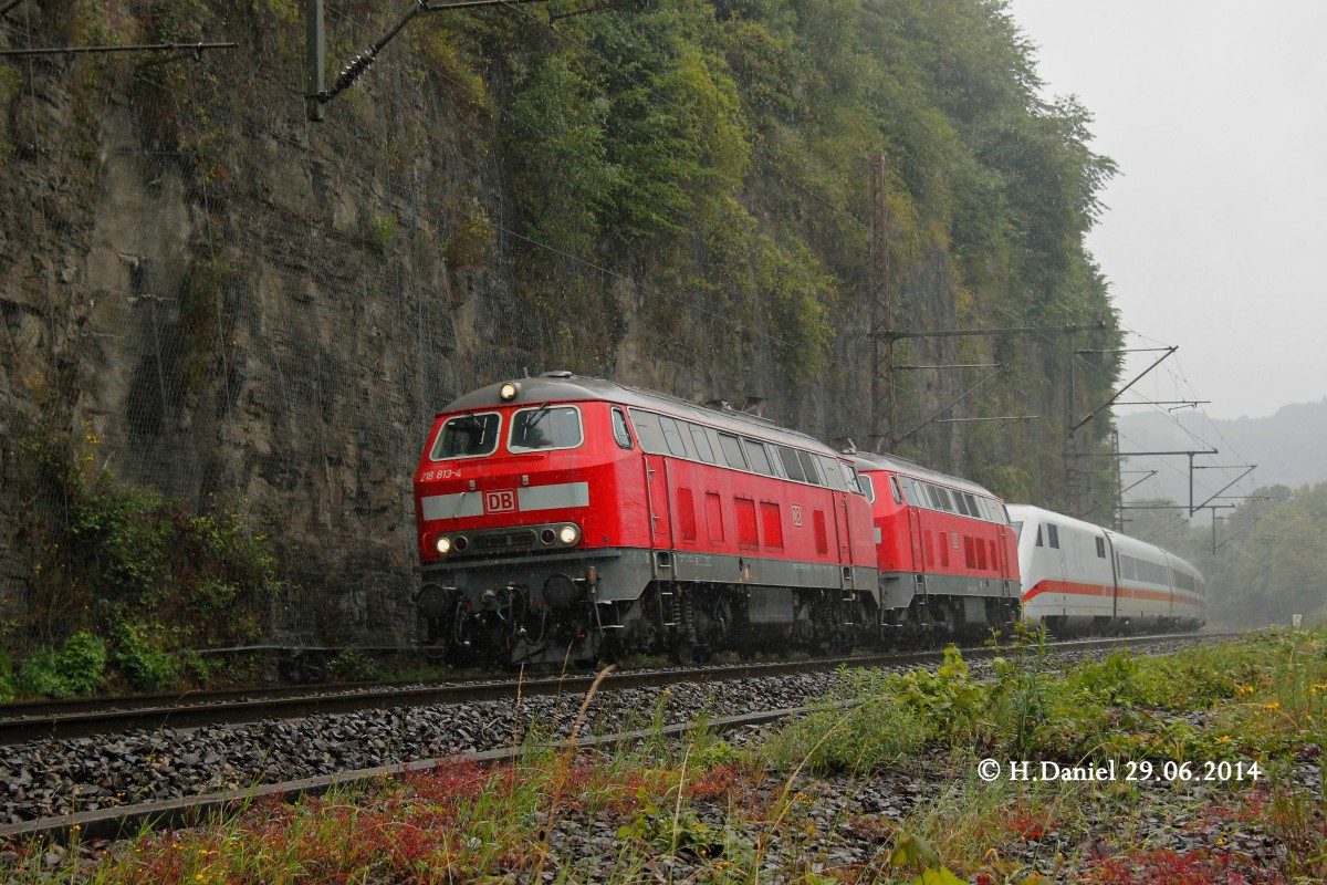 DB 218 813-4 & DB 218 825-8 mit defekten DB ICE 402 037-2  Frankfurt (Oder)  in Ennepetal, Juni 2014.