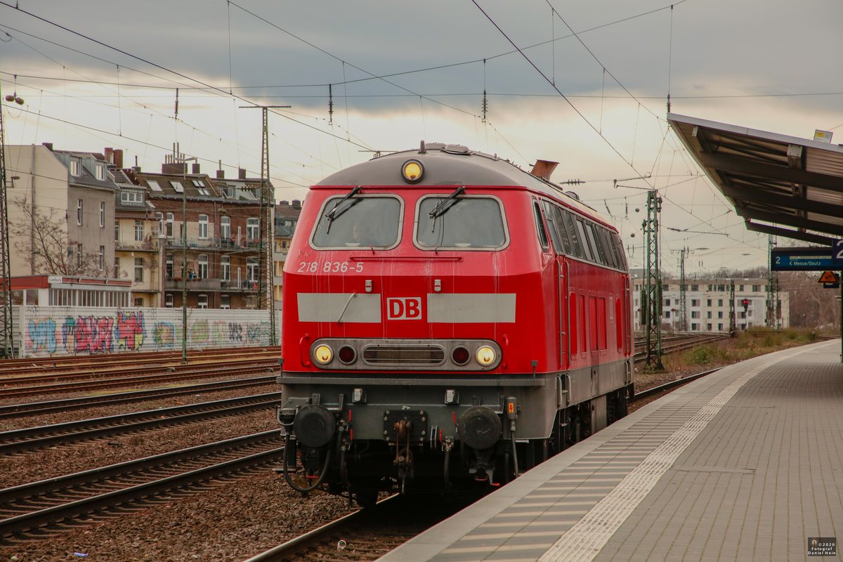 DB 218 836-5 in Köln West, am 22.02.2020.