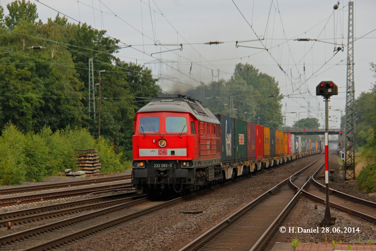 DB 232 093-5 Ludmilla mit Containerzug in Dormagen, Juni 2014.