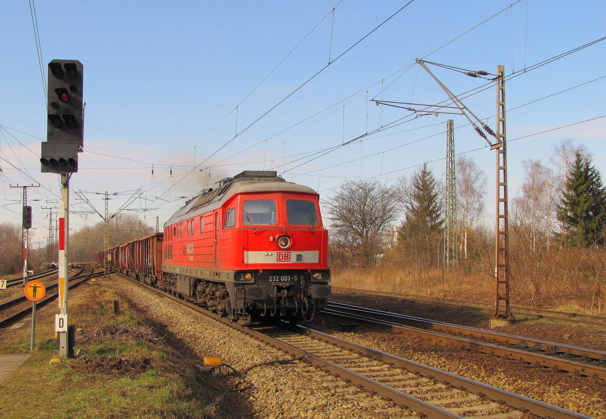 DB 232 093-5 mit einem Güterzug Richtung Leipzig-Schönefeld, am 20.02.2014 in Leipzig-Thekla.