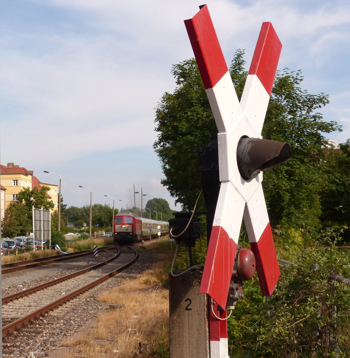 DB 232 241-0 mit dem RC 16992 von Erfurt Hbf nach Kleinfurra, am 08.06.2018 in Erfurt Nord. Der Sonderzug brachte Kinder in ein Jugendfeuerwehrlager.