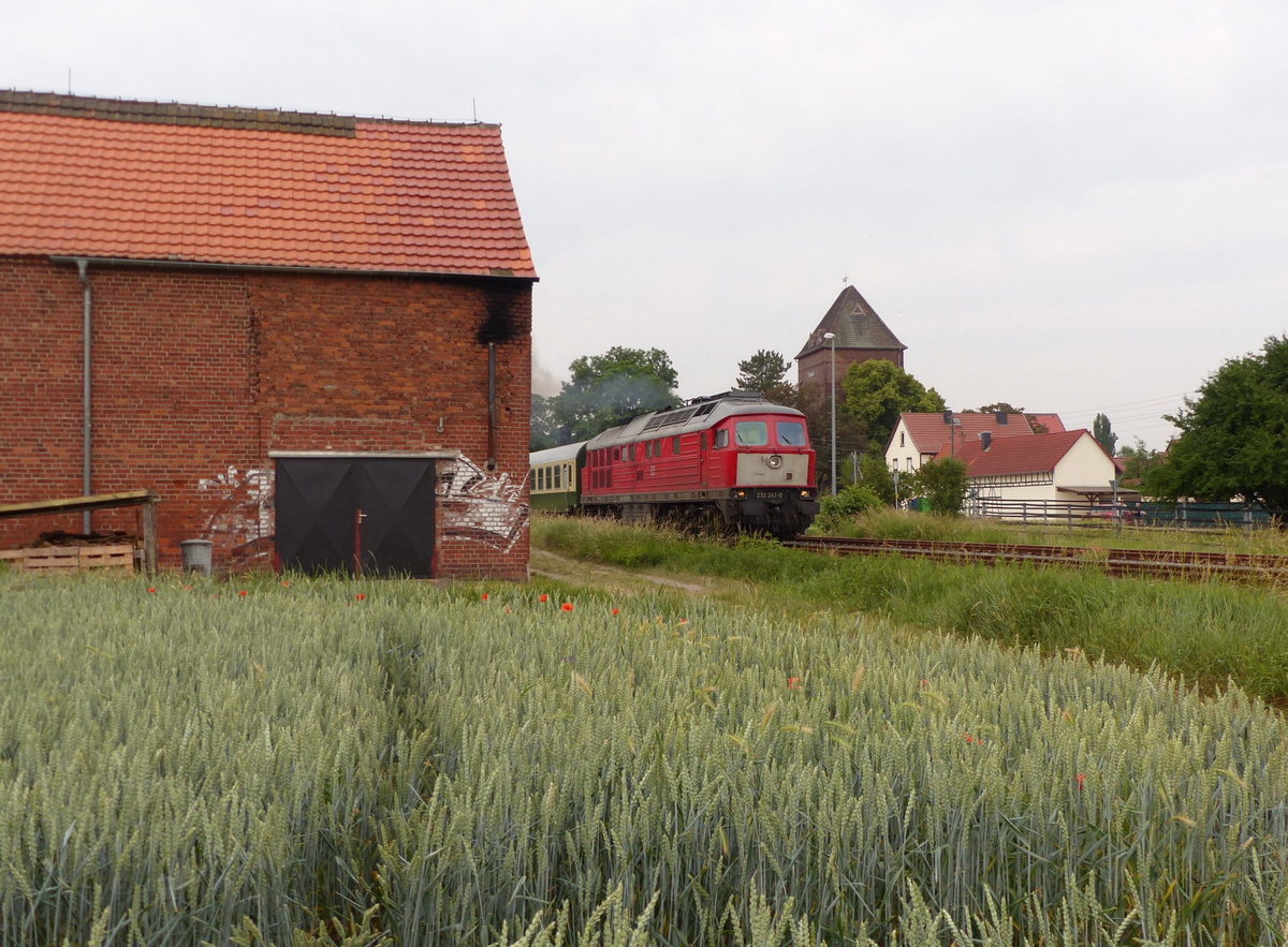 DB 232 241-0 mit dem Lr 16990 von Erfurt Gbf nach Kleinfurra, am 08.06.2018 in Ringleben-Gebesee. Leider blieb die Lok mit einem Schaden in Straußfurt liegen.