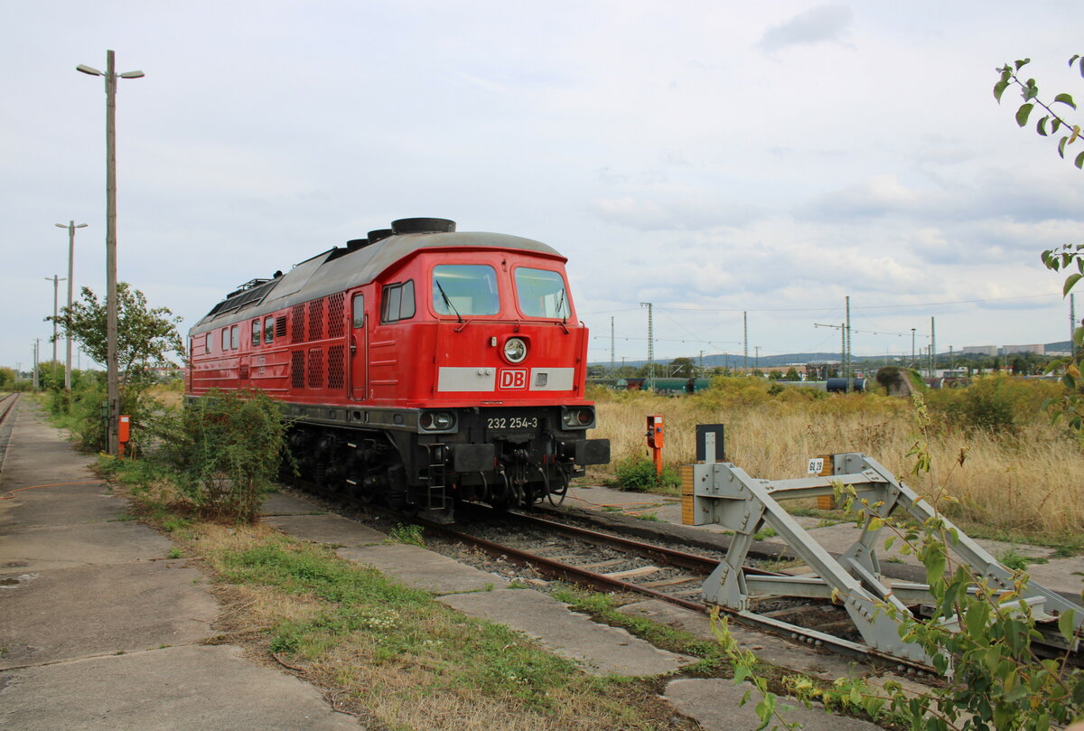 DB 232 254-3 pausiert am 12.09.2022 in Erfurt Gbf. Stelle frei zugänglich.