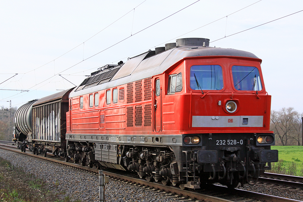 DB 232 528-0 am 04.12.20 nördlich von Salzderhelden am BÜ 75,1 von Göttingen nach Hannover