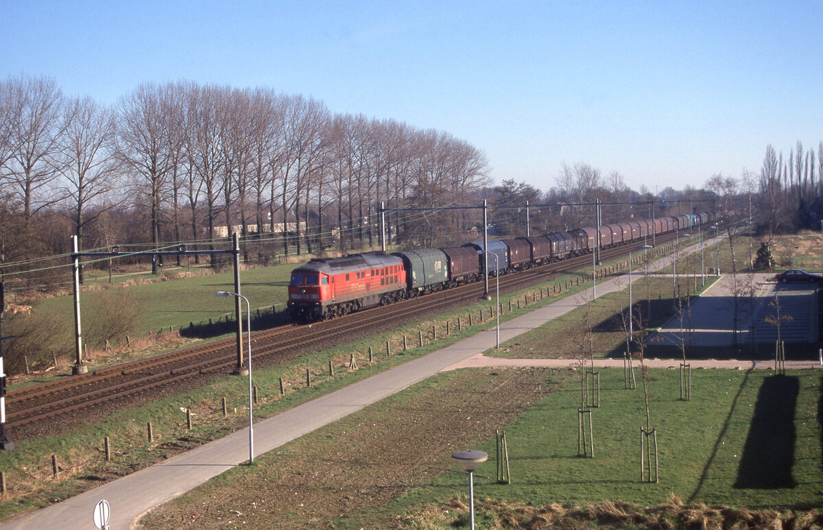 DB 241 338-3 mit Zug 45120 (Hagen Vorhalle - Amersfoort) bei Duiven am 16.02.2002, 14.05u. Scanbild 8467, Fujichrome100.