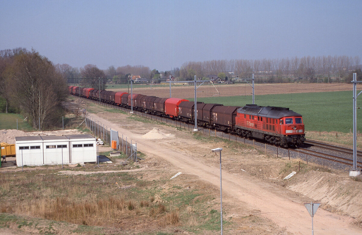 DB 241 338-3 unterwegs in den Niederlanden mit Zug 45121 (Beverwijk H - Hagen V) bei Babberich, km 110.1, 15.04.2003, 13.08u. Scan 8668, Fujichrome100.