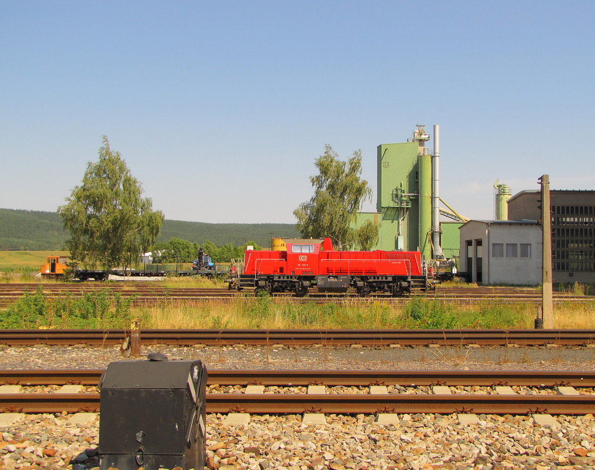 DB 261 022-8 am 15.08.2012 beim rangieren in Könitz (Thür).