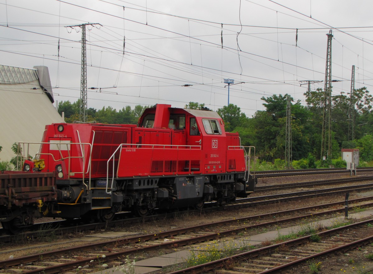 DB 261 043-4 am 30.07.2014 in Magdeburg Hbf.