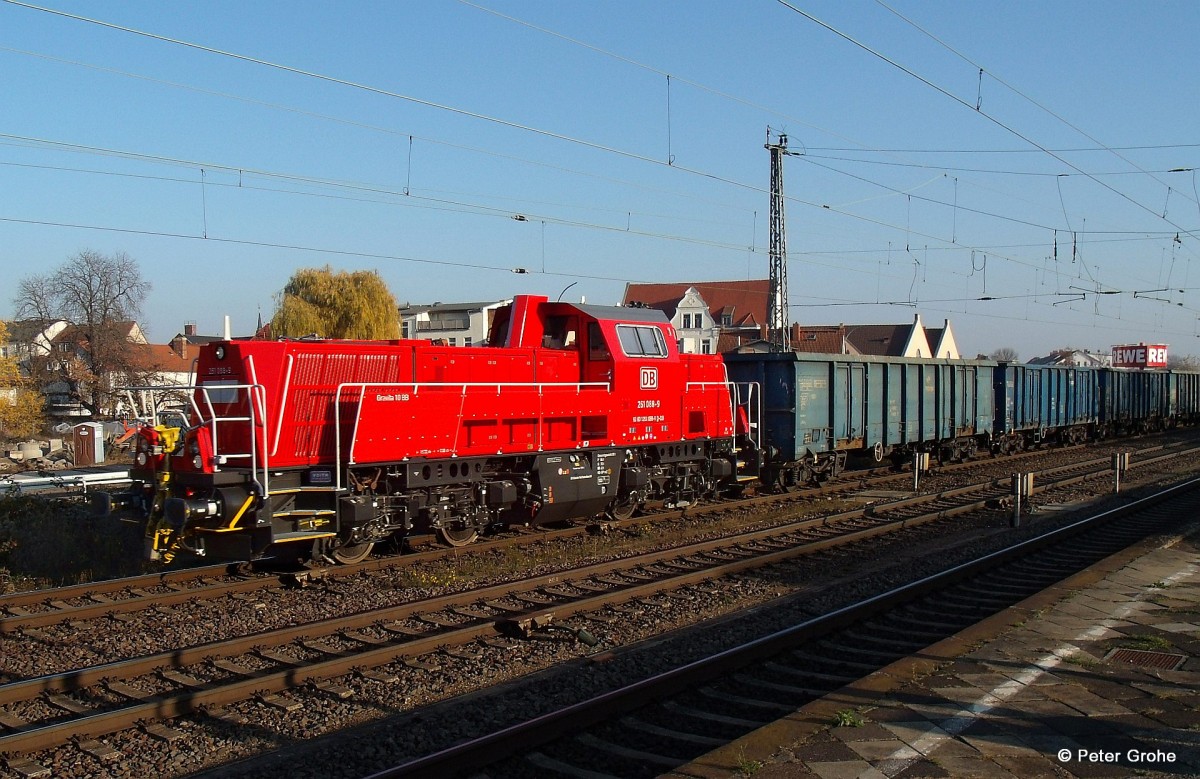 DB 261 088-9 Gravita 10BB (Baujahr 2012, Voith) vor Güterzug Köthen - Magdeburg Rothensee, KBS 340 Leipzig - Magdeburg, fotografiert bei der Durchfahrt Bf. Schönebeck (Elbe) am 14.11.2012 