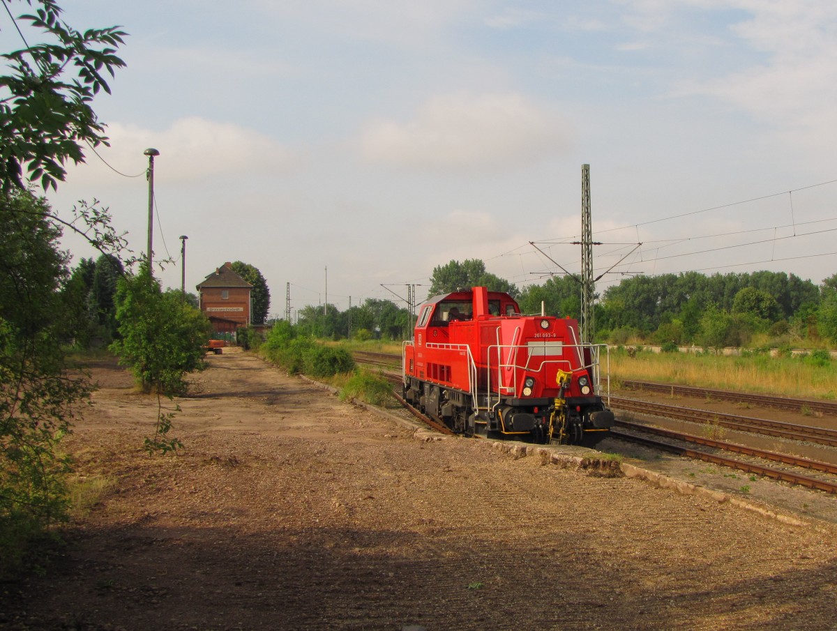 DB 261 093-9 am 11.07.2014 beim umsetzen in Großrudestedt.