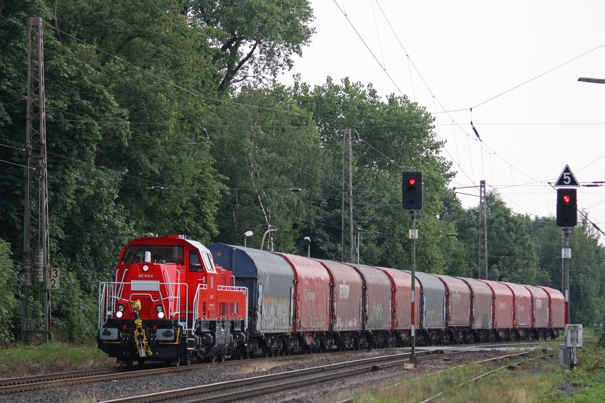 DB 265 018 am 15.7.13 mit einem Stahlzug in Ratingen-Lintorf.