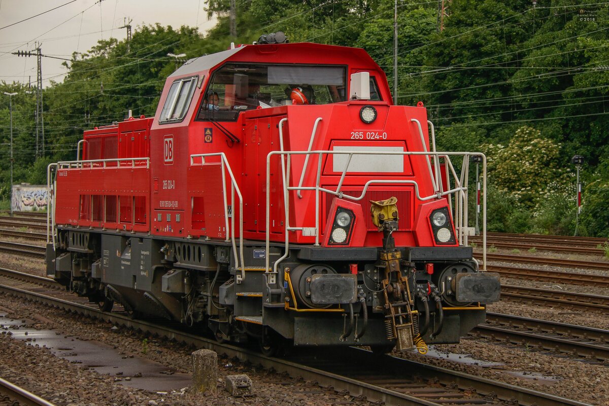 DB 265 024-0 in Köln West, Mai 2018.