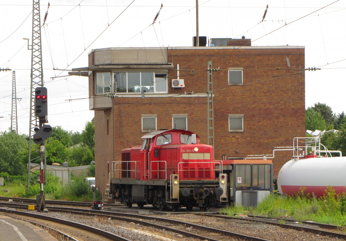 DB 294 583-0 am 18.07.2012 beim tanken in Neuwied.
