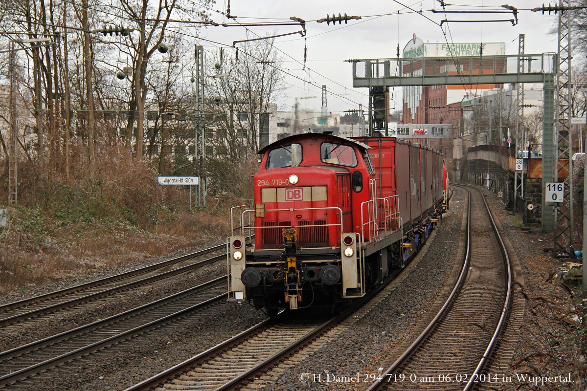 DB 294 719-0 & 294 845-3 in Wuppertal, Februar 2014.