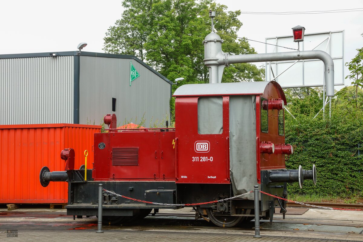 DB 311 281-0 bei der Hespertalbahn in Essen Kupferdreh, Mai 2024.