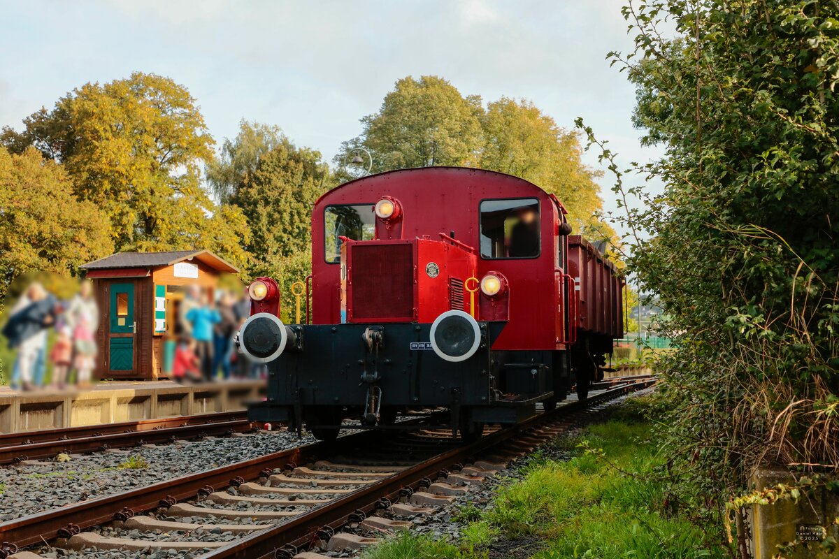 DB 311 281-0 bei der Hespertalbahn in Essen Kupferdreh, Oktober 2025.