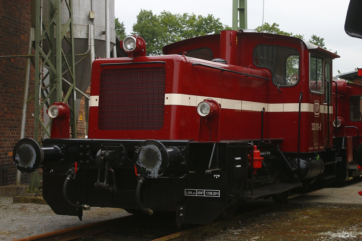 DB 332 010-8 in Altenbeken, Juli 2017.