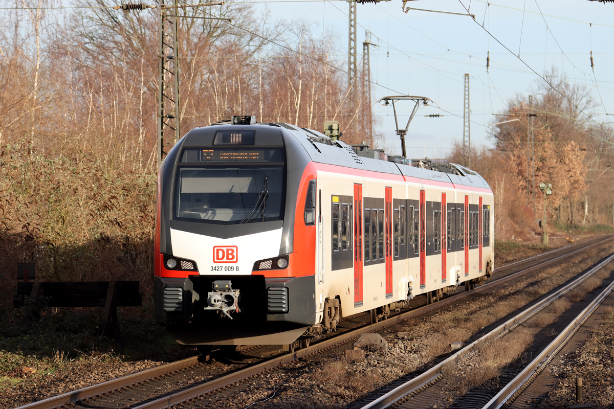 DB 3427 009 als S 2 nach Dortmund in Recklinghausen-Süd 10.2.2024