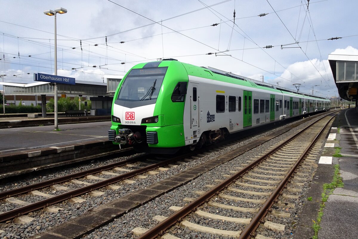 DB 3429 019 steht am 12 Juli 2022 in Oberhausen Hbf.
