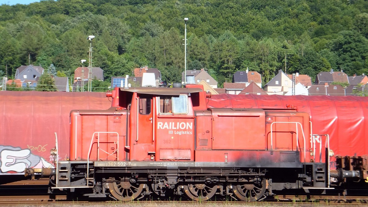 DB 362 502-7 beim rangieren in Saarbrücken am Güterbahnhof den 21.07.2015