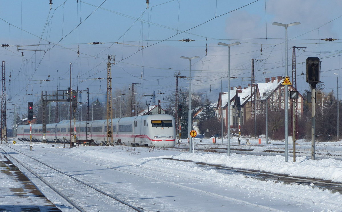 DB 401 057  Landshut  als umgeleiteter ICE 705 von Hamburg-Altona nach München Hbf, am 13.02.2021 in Großkorbetha.