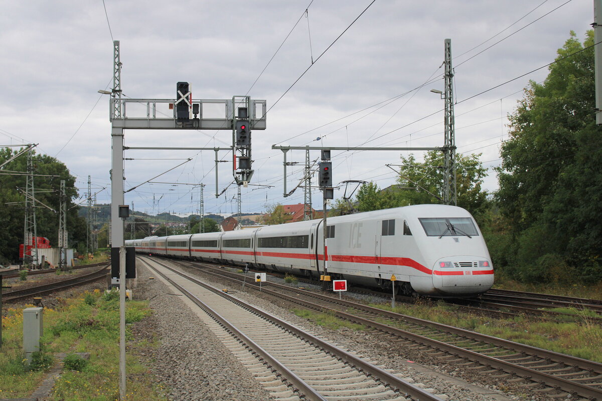 DB 401 087-2  Mühldorf a. Inn  als ICE 1558 von Dresden Hbf nach Wiesbaden Hbf, am 22.08.2025 in Eisenach Hbf. Eigentlich trägt dieser Tz den Taufnamen  Fulda .