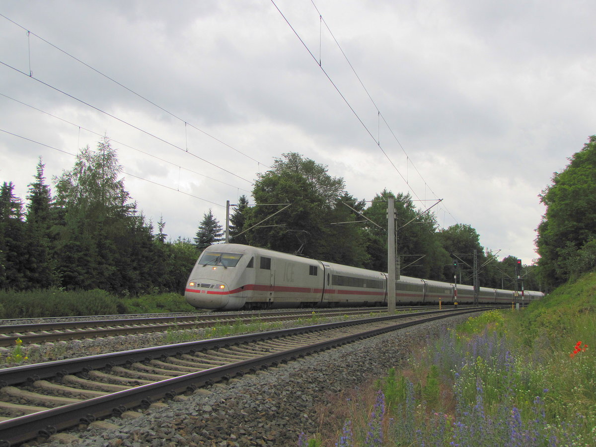 DB 401 566-5  Gelnhausen  als umgeleiteter ICE 694 von Stuttgart Hbf nach Berlin Hbf (tief), am 26.06.2013 bei Erfurt Bischleben.