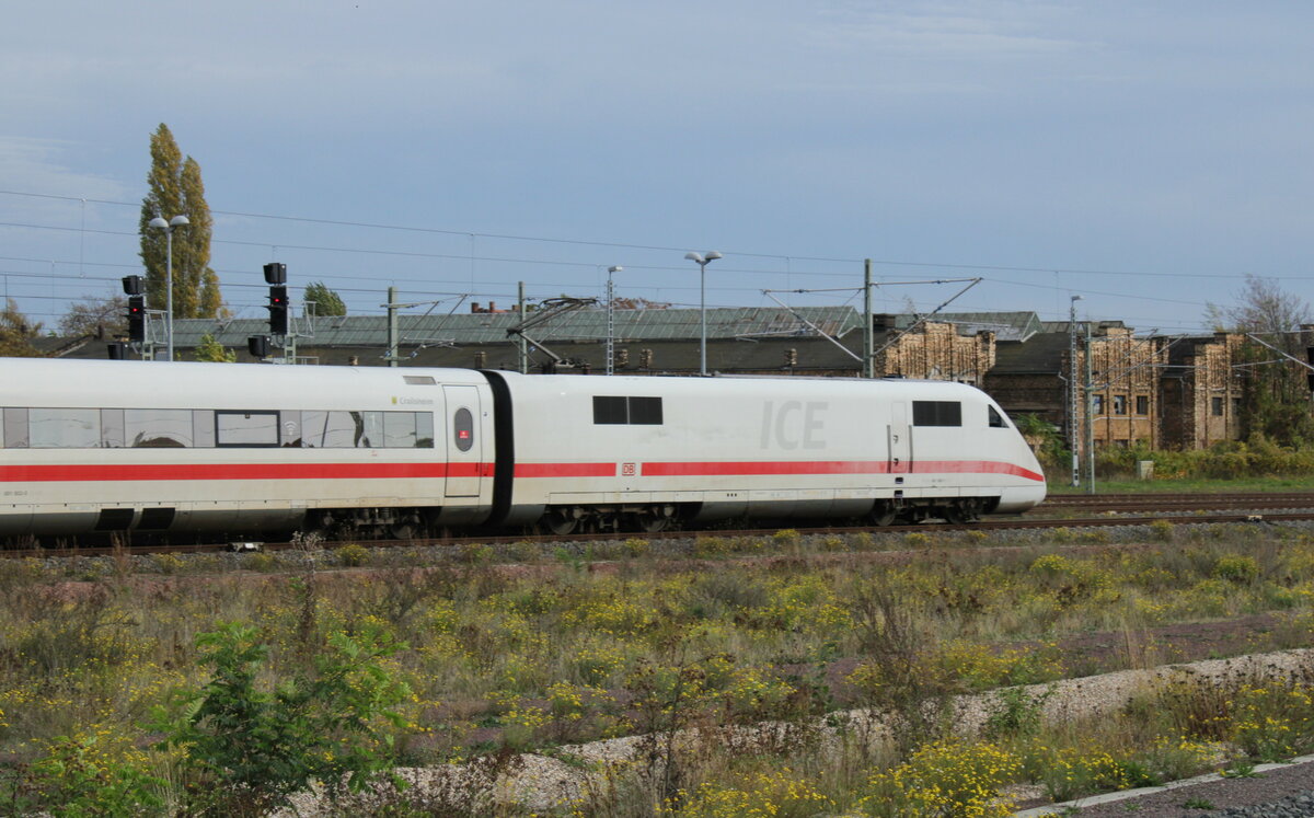 DB 401 568  Crailsheim  als ICE 707 von Hamburg-Altona nach München Hbf, am 24.10.2022 in Halle (S) Hbf.