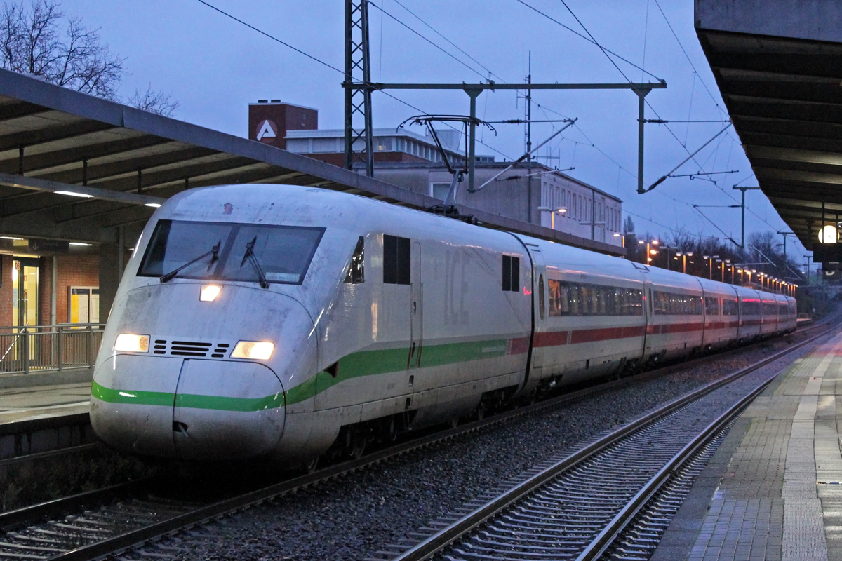 DB 402 030-1 als ICE 735 nach Aachen Hbf. in Recklinghausen 27.12.2020