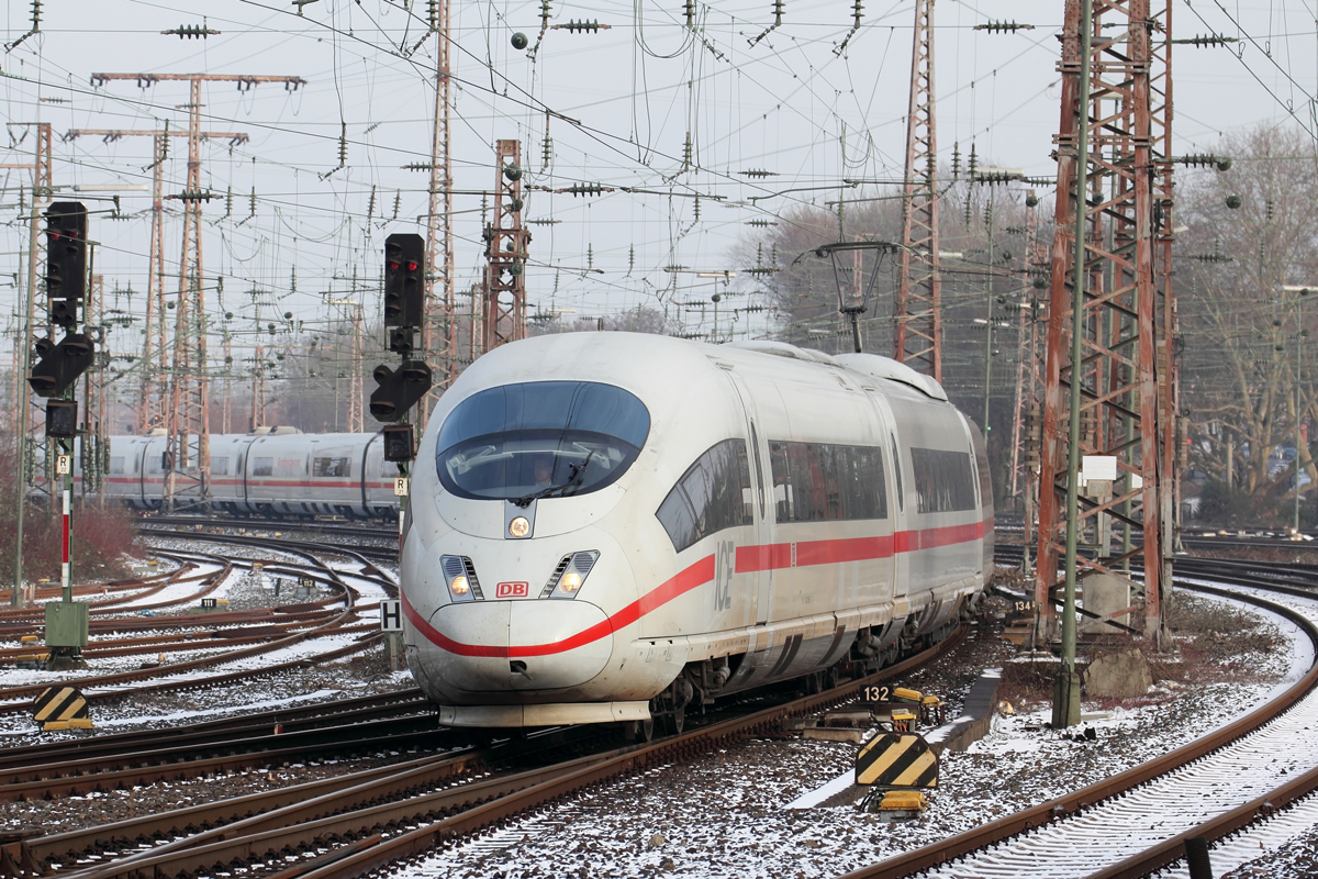 DB 403 056-5 bei der Einfahrt in Essen Hbf. 23.1.2019 - Bahnbilder.de
