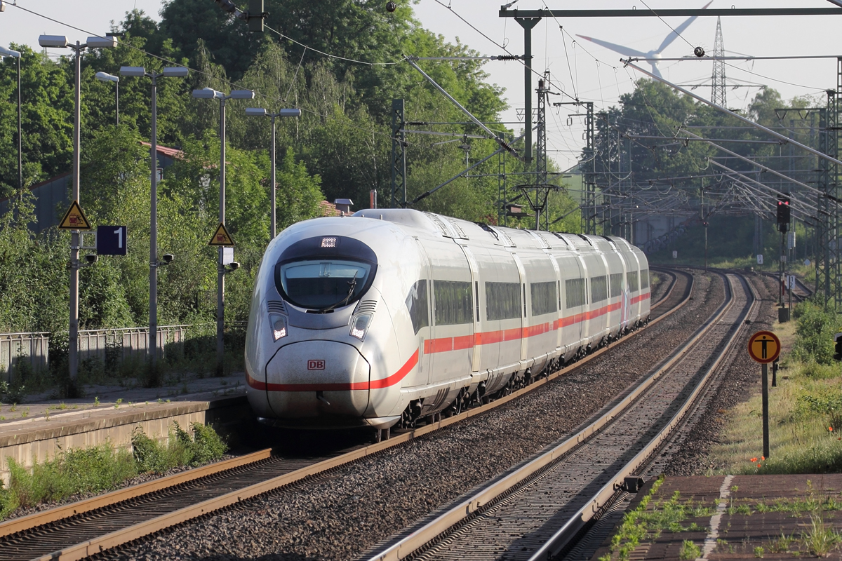 DB 407 013-2 als ICE 1011 nach Stuttgart bei der Einfahrt in Recklinghausen 1.6.2019