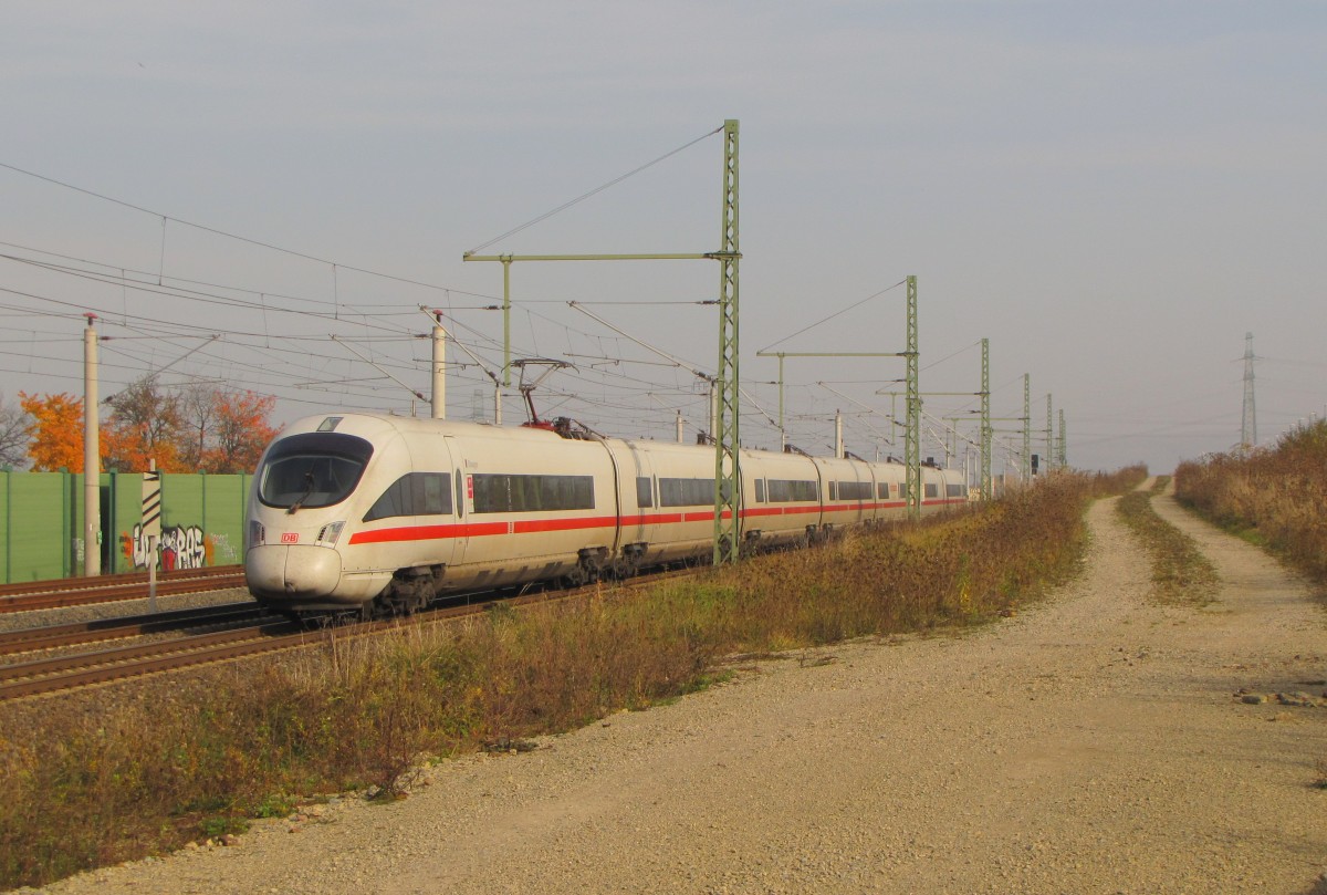 DB 411 017-7  Erlangen  als ICE 1547 von Frankfurt (M) Flughafen Fernbf nach Dresden Hbf, am 31.10.2015 in Erfurt Azmannsdorf.