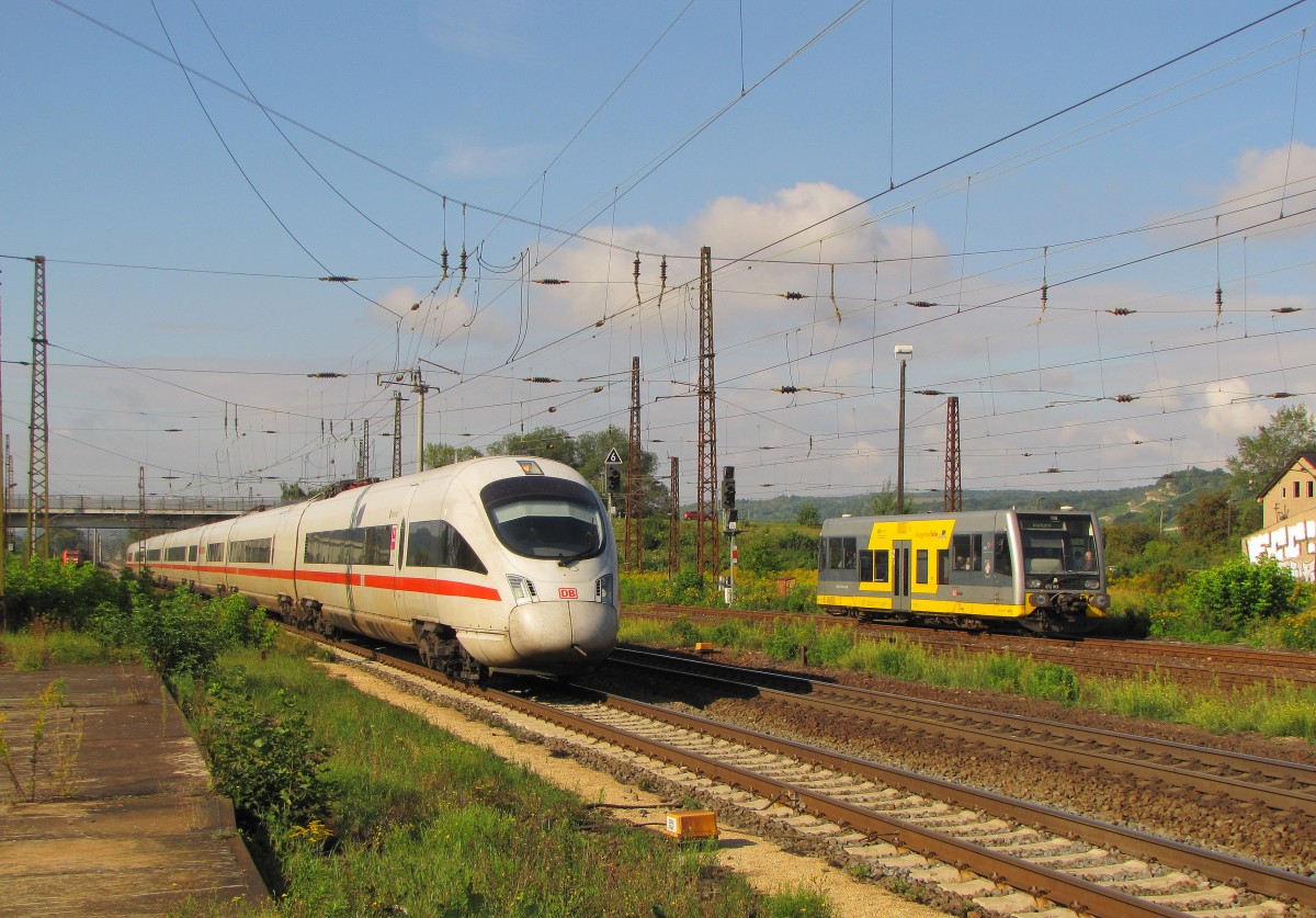 DB 411 057-3  Innsbruck  als ICE 1612 von München Hbf nach Hamburg-Altona, am 08.09.2015 in Naumburg (S) Hbf. Daneben macht sich der 672 913 der Burgenlandbahn als RB 34870 (Naumburg (S) Ost - Wangen (U)) auf den Weg ins Unstruttal.