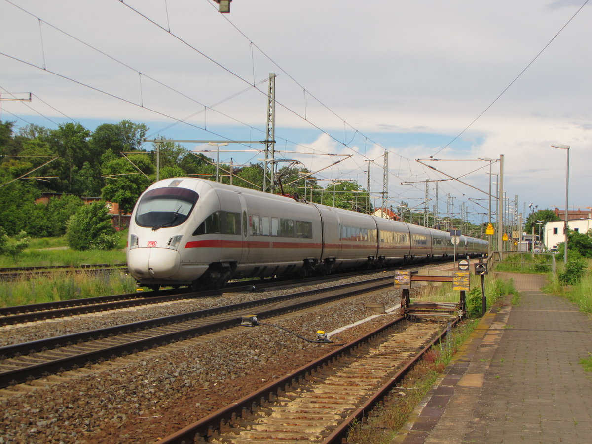 DB 411 078  Ostseebad Warnemnde  + 415 001  Eisenach  als ICE 1556 von Dresden Hbf nach Wiesbaden Hbf, am 14.06.2016 in Neudietendorf.