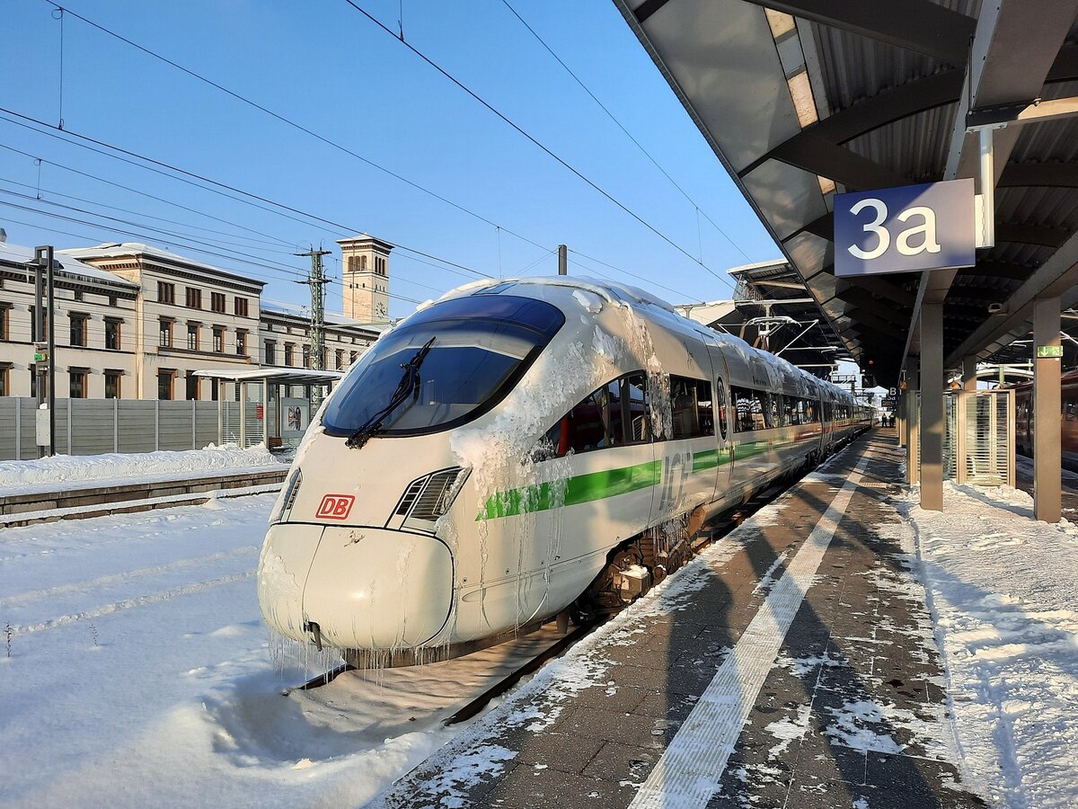 DB 411 081  Horb am Neckar  als Aufenthaltszug  ICE 0 , am 09.02.2021 in Erfurt Hbf. Durch die massiven Schneefälle der letzten Tage fuhren damals kaum Züge.