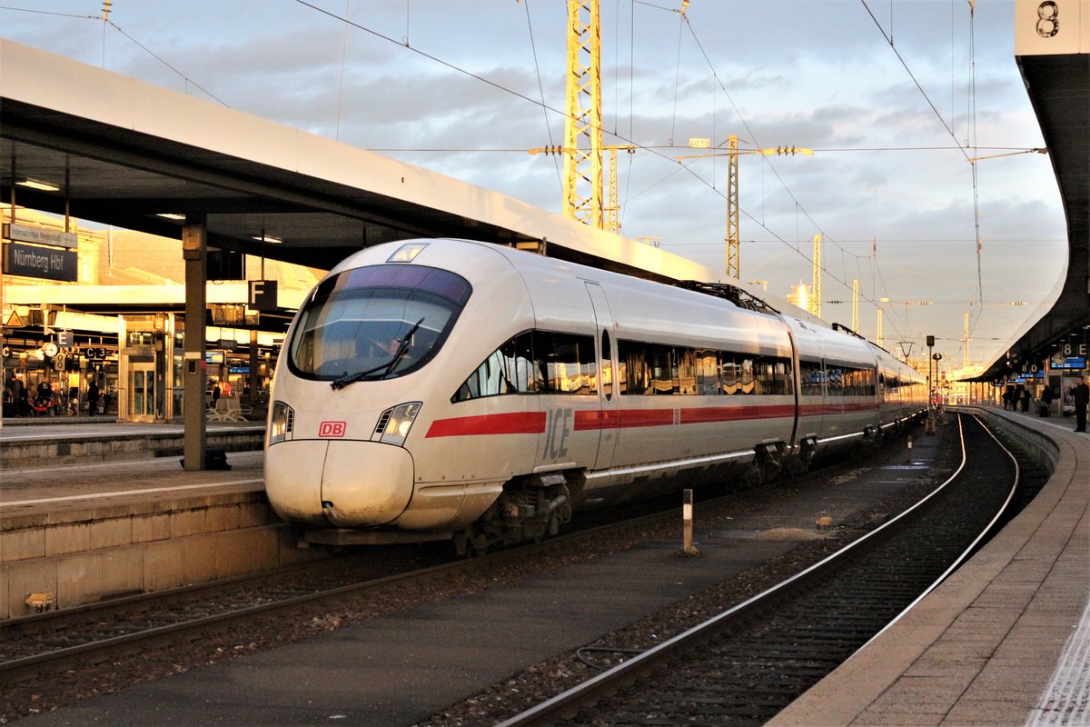 DB: 411 505-1  Horb am Neckar  als ICE von Dortmund Hbf nach München Hbf bei der Abfahrt in Nürnberg Hbf. Es sollten die letzen Sonnenstrahlen des Jahres sein. Sonntag, 31. Dezember 2017