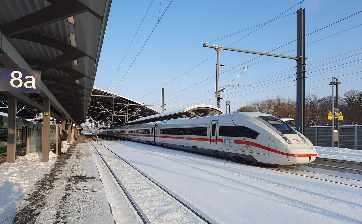 DB 412 030 (Tz 9030) als ICE 691 von Berlin Gesundbrunnen nach München Hbf, am 09.02.2021 in Erfurt Hbf.