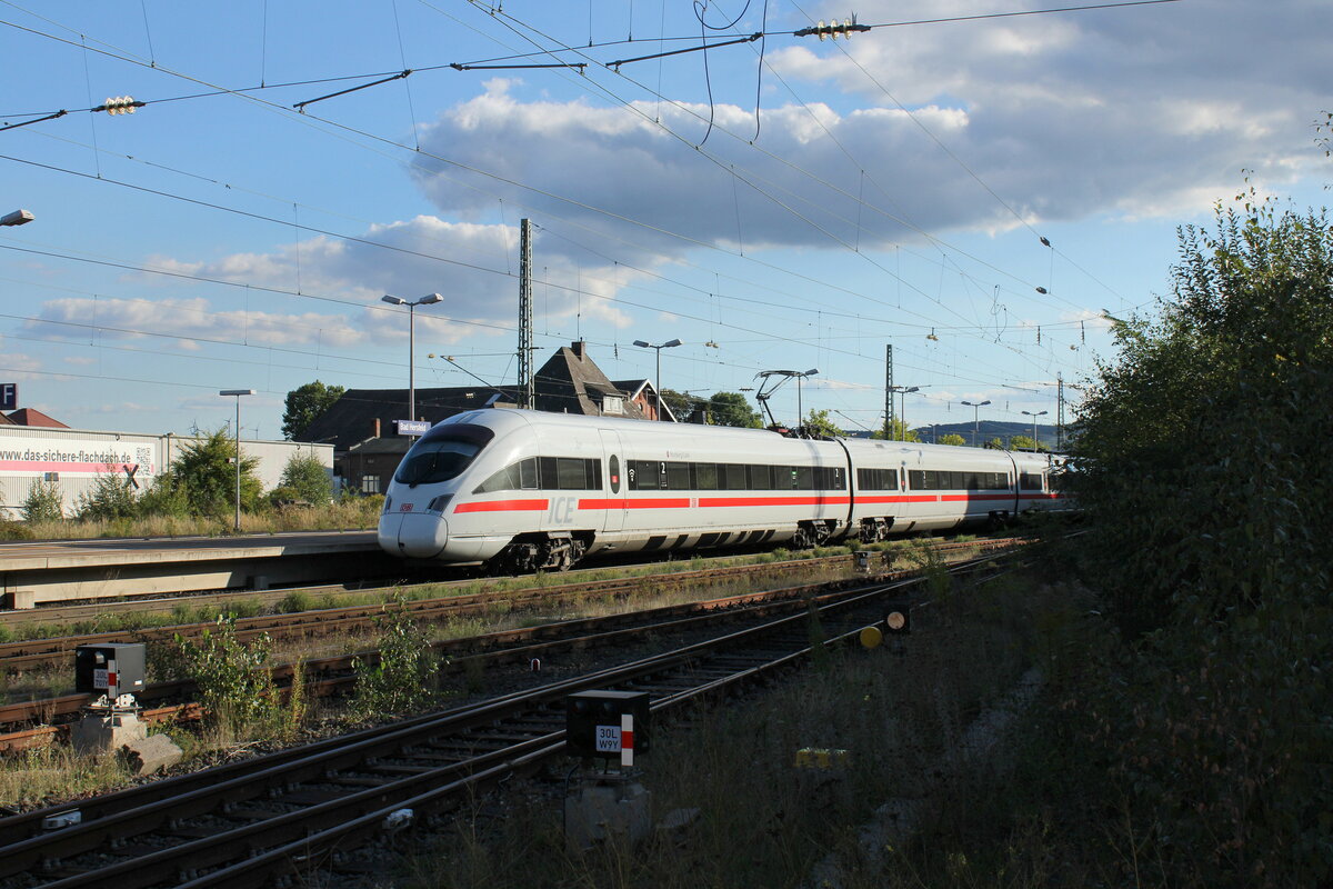 DB 415 505  Marburg/Lahn  als ICE 1556 von Dresden Hbf nach Frankfurt (M) Hbf, am 22.09.2022 bei Halt in Bad Hersfeld.