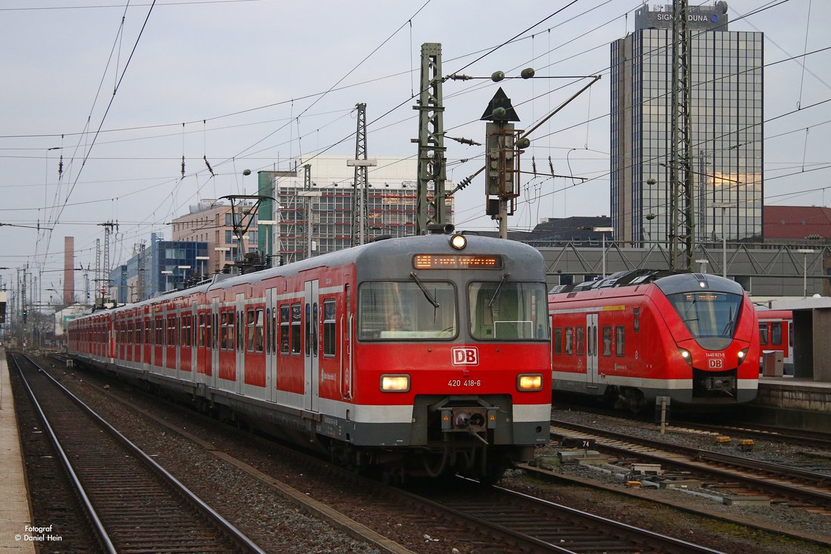 DB 420 418-6 als S1 in Dortmund Hbf, Februar 2017.