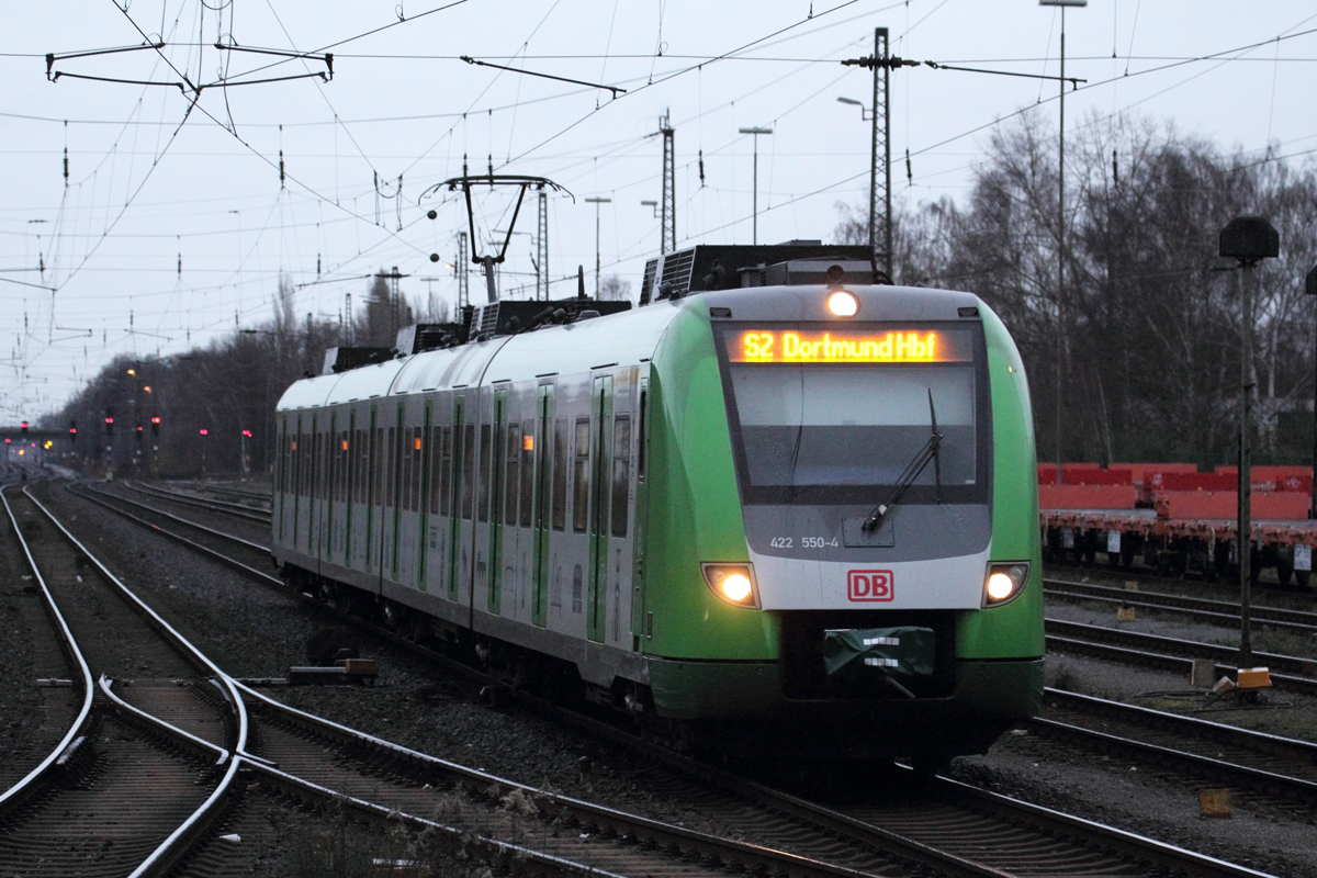 DB 422 550-4 als S2 nach Dortmund Hbf. in Recklinghausen-Süd 13.12.2019