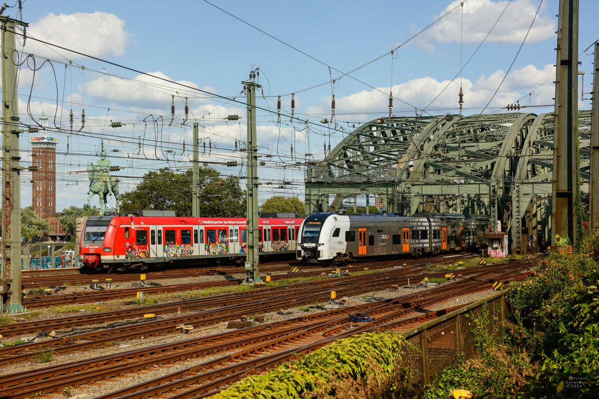 DB 423 541-3  Dr Zock kütt  Kölle & RRX 462 034 bei der Überquerung der Hohenzollernbrücke in Köln, August 2024.