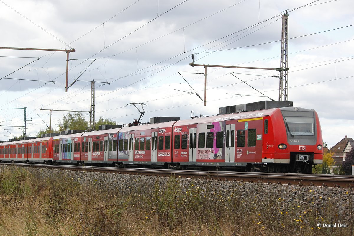 DB 425 026-3  designer outlets  Werbetriebwagen in Dedensen G�mmer, Oktober 2016.