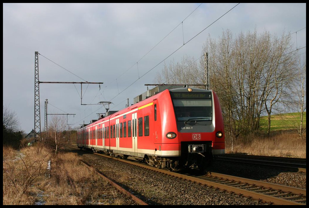 DB 425062-7 ist hier als RB nach Bielefeld am 25.1.2005 in Westerkappeln Velpe unterwegs. Nächster Halt ist Osnabrück Altstadt!