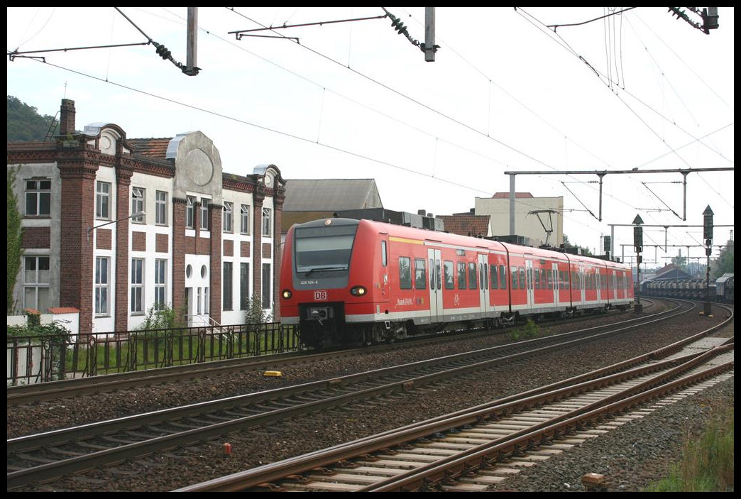 DB 425524 fährt am 25.9.2005 in Melle in Richtung Osnabrück ab.