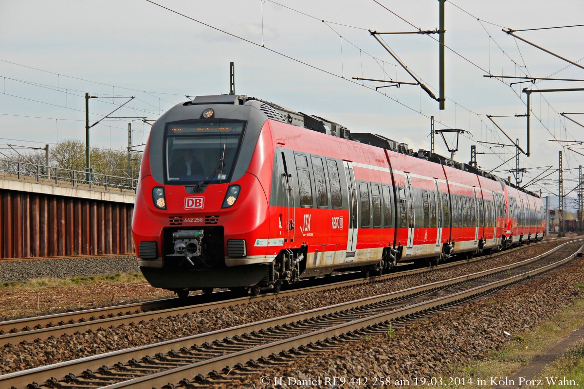 DB 442 258 mit RE9 in K�ln Porz Wahn, M�rz 2014.