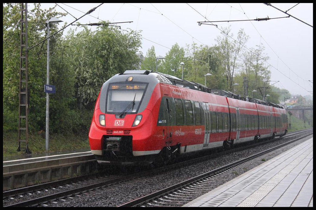 DB 442207 hält am 29.4.2018 um 8.57 Uhr auf dem Weg nach Trier in Föhren.