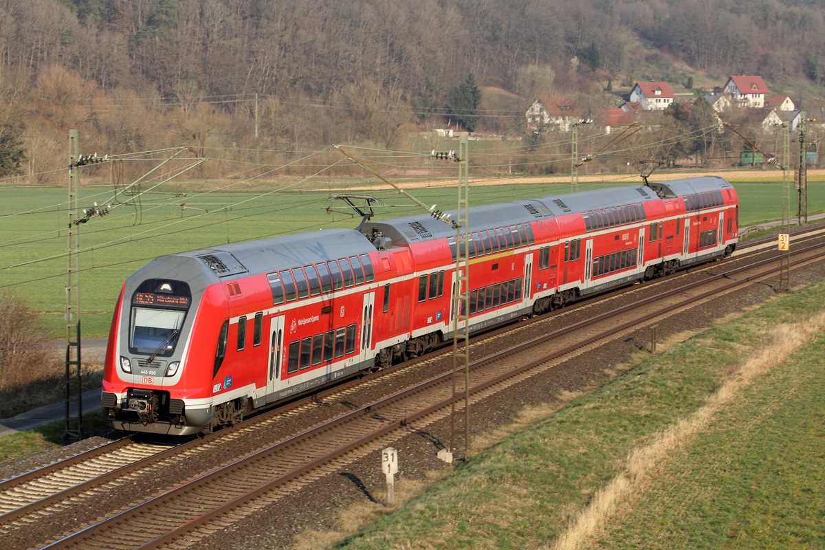 DB 445 050 als RE 55 nach Würzburg bei Harrbach 25.3.2022