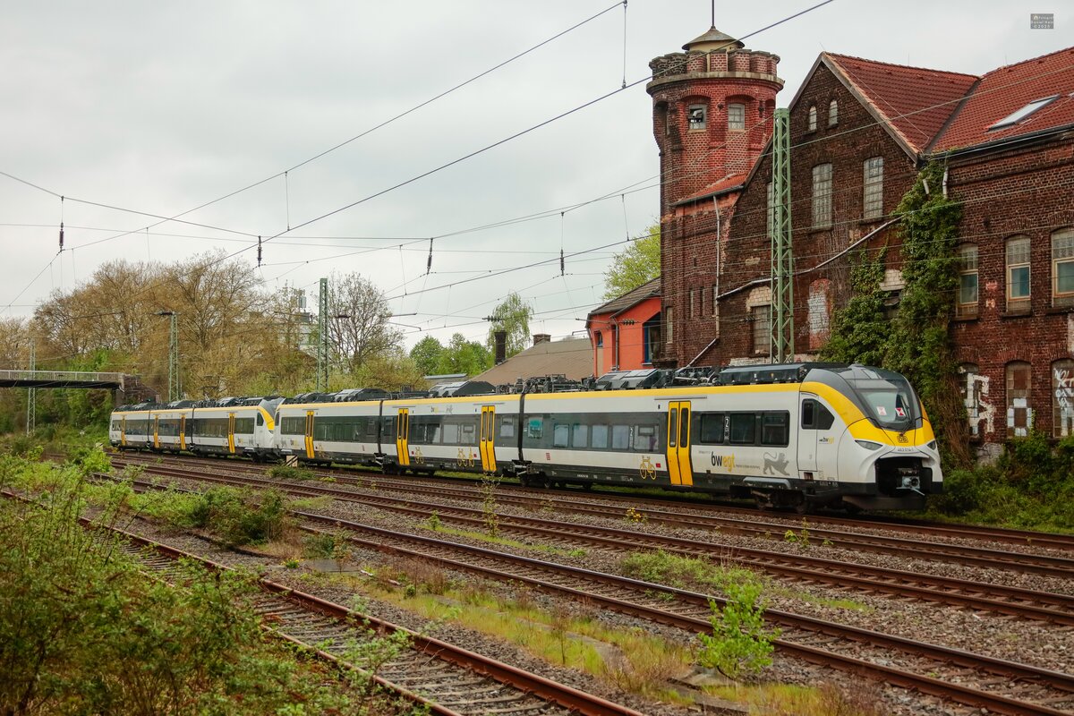 DB 463 516-5 bwegt & DB 463 014-1 bwegt in Wuppertal, April 2025.